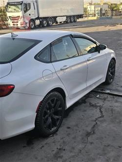 Chrysler 200